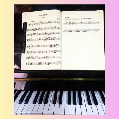 Black Sheet Music Clip - Keep Your Sheet Music Open and Steady