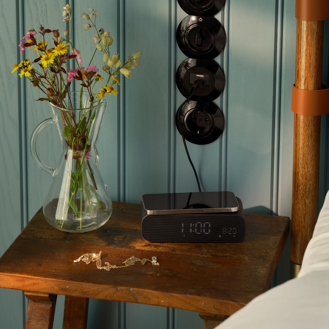 Kreafunk Wakie Alarm Clock Qi Charger + Bluetooth - Black