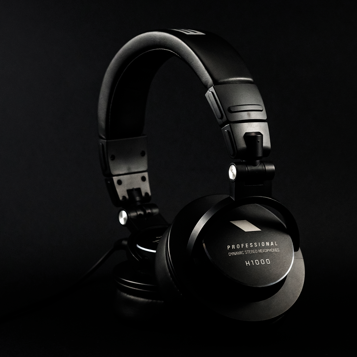 Eikon EH1000 Hi-End Closed-Back Professional Stereo Headphones